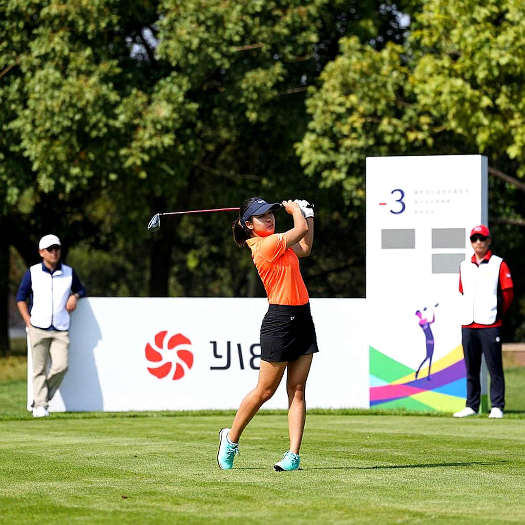 Ryan Gerard dẫn đầu BMW PGA Championship với vòng bogey-free 65: Số liệu lên tiếng, Presidents Cup im lặng